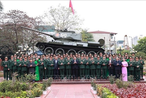 PM inspects readiness of security forces ahead of Tet hinh anh 3