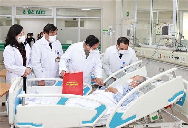 PM pays Tet visits to Hanoi’s hospitals hinh anh 1