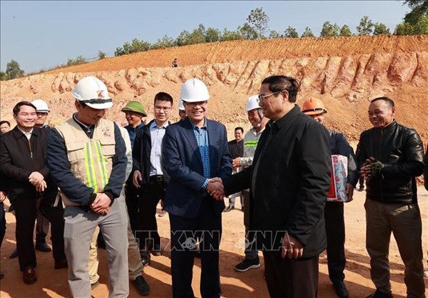 PM inspects Tuyen Quang - Phu Tho expressway project hinh anh 2