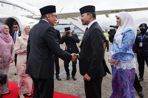 Malaysia PM starts official visit to Brunei hinh anh 1