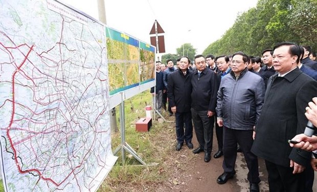 PM inspects construction of Ring Road No.4 in Hanoi capital region hinh anh 1
