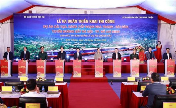 Prime Minister stresses importance of rail transport hinh anh 1