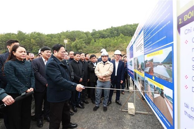 PM examines Mai Son - National Highway 45 project hinh anh 1