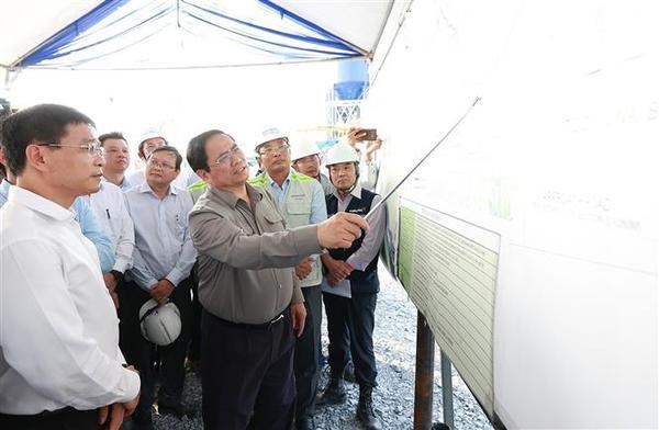 PM launches lunar new year operations of Tan Cang-Cat Lai port hinh anh 3