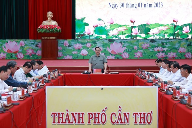 PM urges faster progress of expressway projects in Mekong Delta hinh anh 1