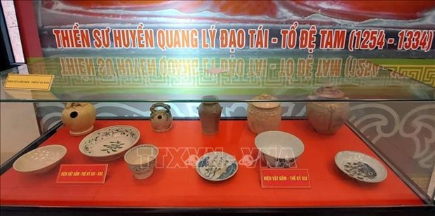 Exhibition displays 500 Buddhist artifacts, images in Bac Giang hinh anh 1