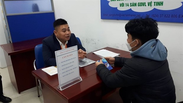 Job centres step up efforts to help unemployed workers after Tet hinh anh 1