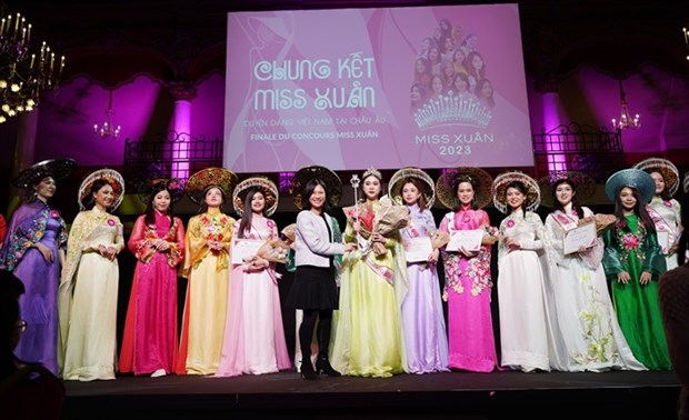 Miss Spring 2023 honours Vietnamese beauty, culture in Europe hinh anh 1