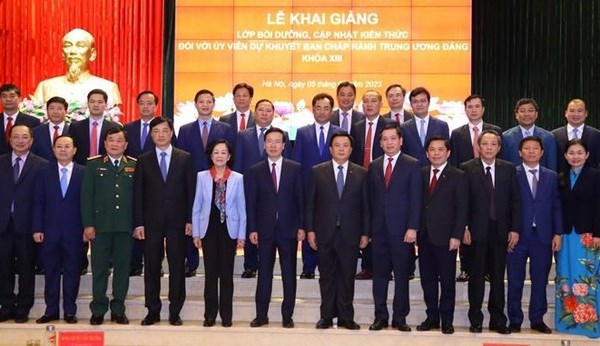 Training course opened for Party Central Committee’s alternate members hinh anh 1