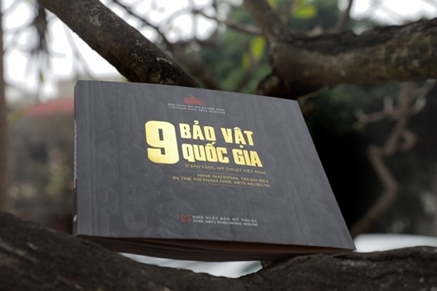 Bilingual book on nine national treasures launched hinh anh 1