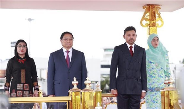 Prime Minister Pham Minh Chinh begins official visit to Brunei hinh anh 1