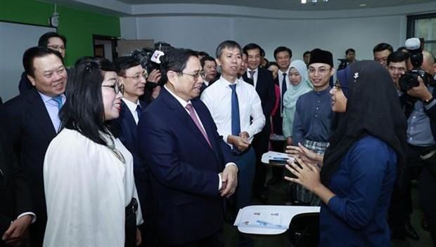 Prime Minister visits University of Brunei Darussalam hinh anh 1