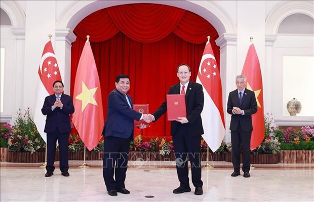 PM’s visits generate new impetus for ties with Singapore, Brunei hinh anh 1