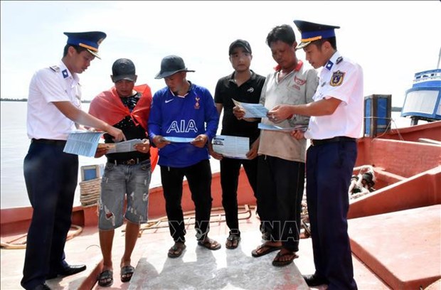 High Command to boost anti-IUU fishing communications on southwestern sea hinh anh 1