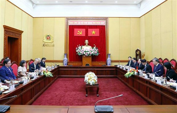 Public Security Minister receives US Trade Representative hinh anh 2