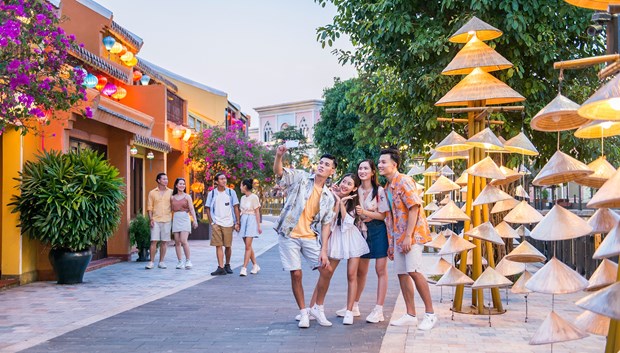 Vietnam holds great potential for tourism development for young travellers hinh anh 1