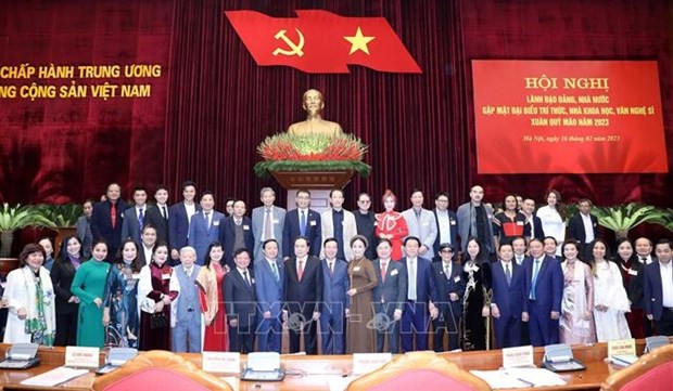Intellectuals, scientists, writers, artists commended on national development hinh anh 1