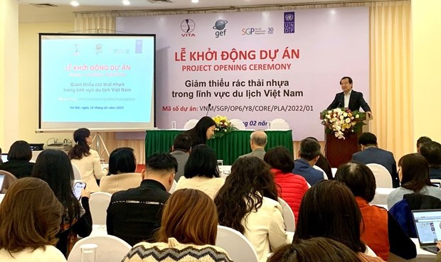 Project targeting plastic waste reduction in tourism launched hinh anh 2