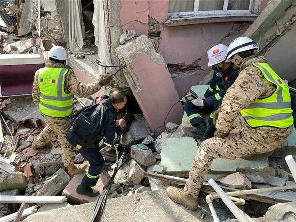 Vietnamese military rescue force discovers earthquake victim points in Turkey hinh anh 1
