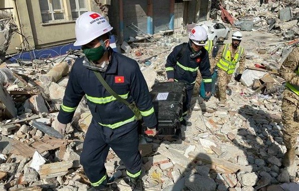 Vietnamese military rescue force discovers earthquake victim points in Turkey hinh anh 2