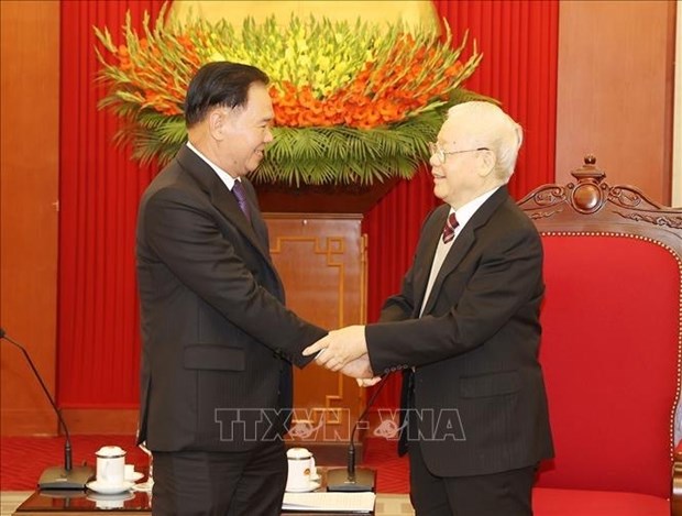 Party chief receives Lao Party official hinh anh 1