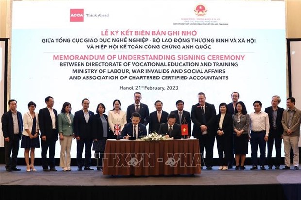 Vietnam, UK step up academic education cooperation hinh anh 1