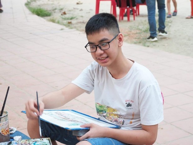 Young artist fights fate to fuel passion for artwork hinh anh 2