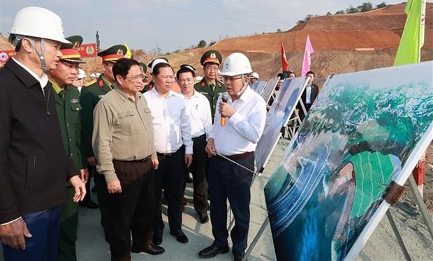 PM launches construction of regional connectivity road in Hoa Binh hinh anh 3
