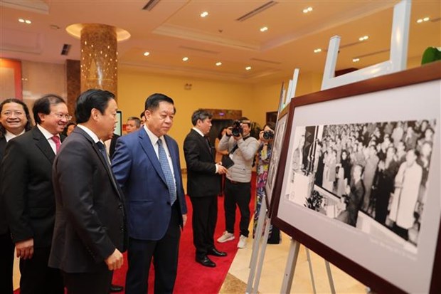 Photo exhibition marks 80 years of Outline of Vietnamese Culture hinh anh 2