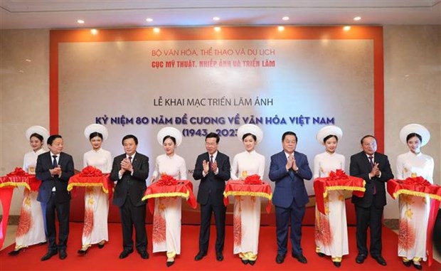 Photo exhibition marks 80 years of Outline of Vietnamese Culture hinh anh 1