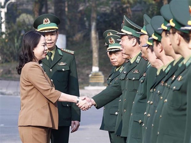 Acting President works with Vietnam Academy of Border Defence Force hinh anh 1