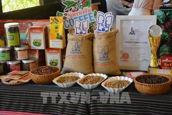 Coffee exports enjoy double-digit growth in February hinh anh 1