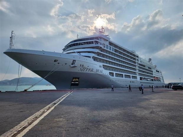 Khanh Hoa welcomes 333 international cruise tourists hinh anh 1