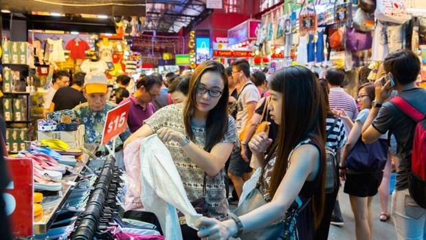 Singapore's retail sales see first drop in nearly a year hinh anh 1