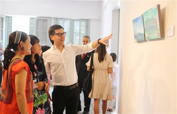 Mexican painter Diego Rodarte’s paintings exhibited in HCM City hinh anh 1