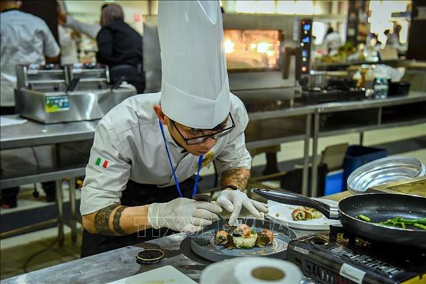 Vietnamese cook wins four medals at Malaysia contest hinh anh 1