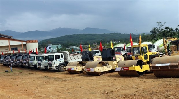 Project on upgrading road connecting Quang Nam, neighbouring areas, countries launched hinh anh 1