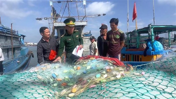 Localities fighting IUU fishing with strong determination hinh anh 2