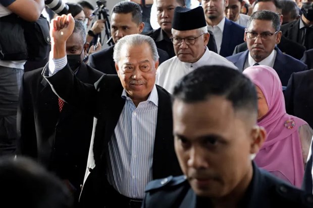 Malaysia’s former PM gets bail, going to court for corruption charge hinh anh 1