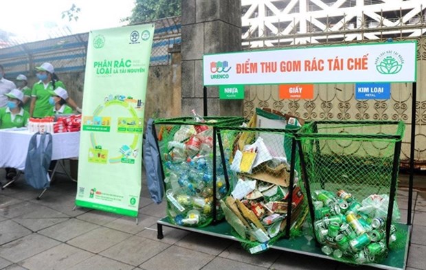 Hanoi needs solution for sorting solid waste at source hinh anh 1