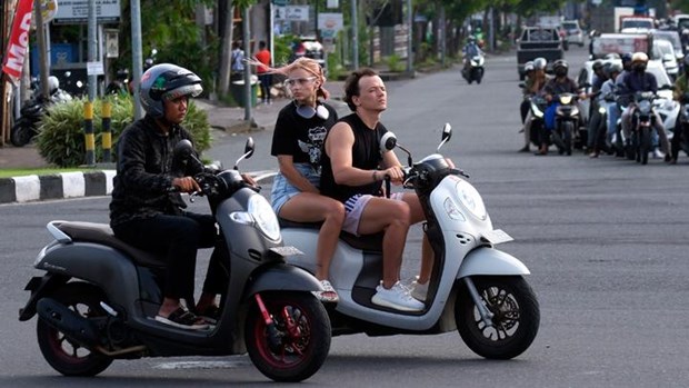 Indonesia: Bali to ban foreign tourists from renting motorbikes hinh anh 1
