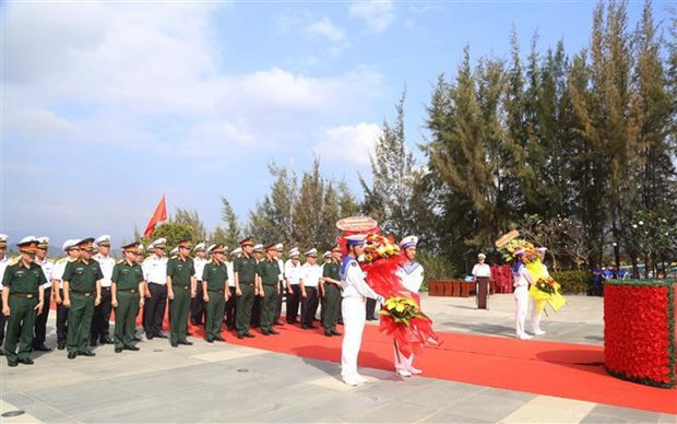 Military officials commemorate fallen soldiers in Gac Ma battle hinh anh 2