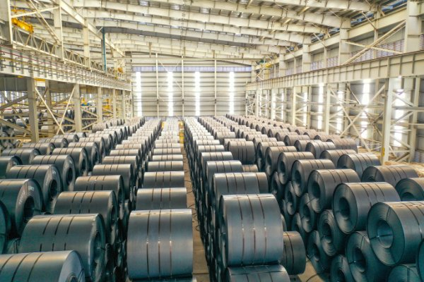Domestic steel enterprises suffer falling demand hinh anh 1