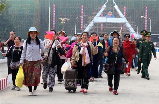 Lao Cai province welcomes first Chinese tourists after three years hinh anh 1