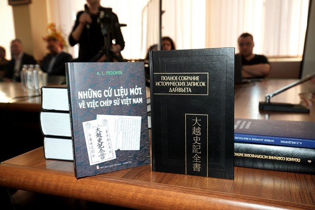 Russian version of Vietnam’s famous chronicle launched hinh anh 1