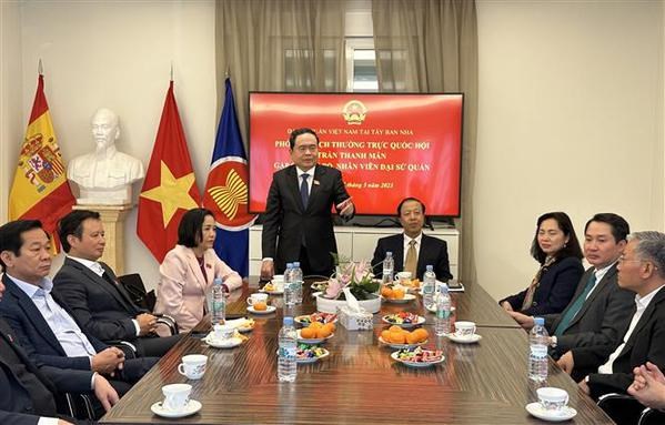 Vietnam seeks stronger partnership with Spain hinh anh 3