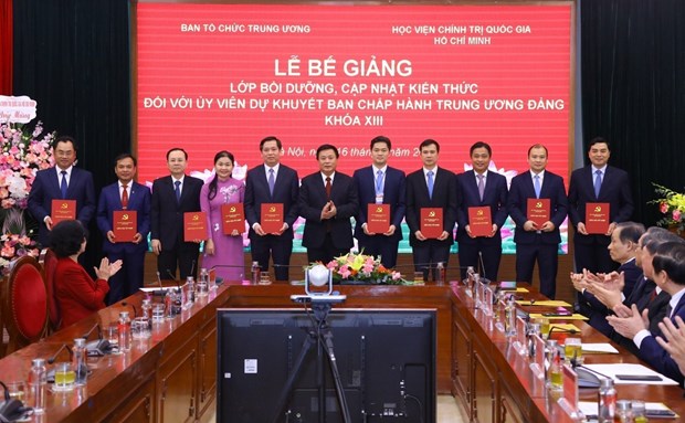 Training course for Party Central Committee’s alternate members concludes hinh anh 1