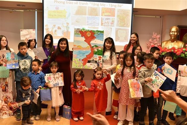Gathering held for Vietnamese women in Netherlands hinh anh 1