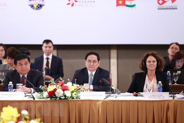PM pledges to further support enterprises at Vietnam Business Forum 2023 hinh anh 1