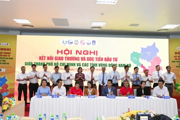 Central Retail signs agreements with southeastern businesses, cooperatives hinh anh 1
